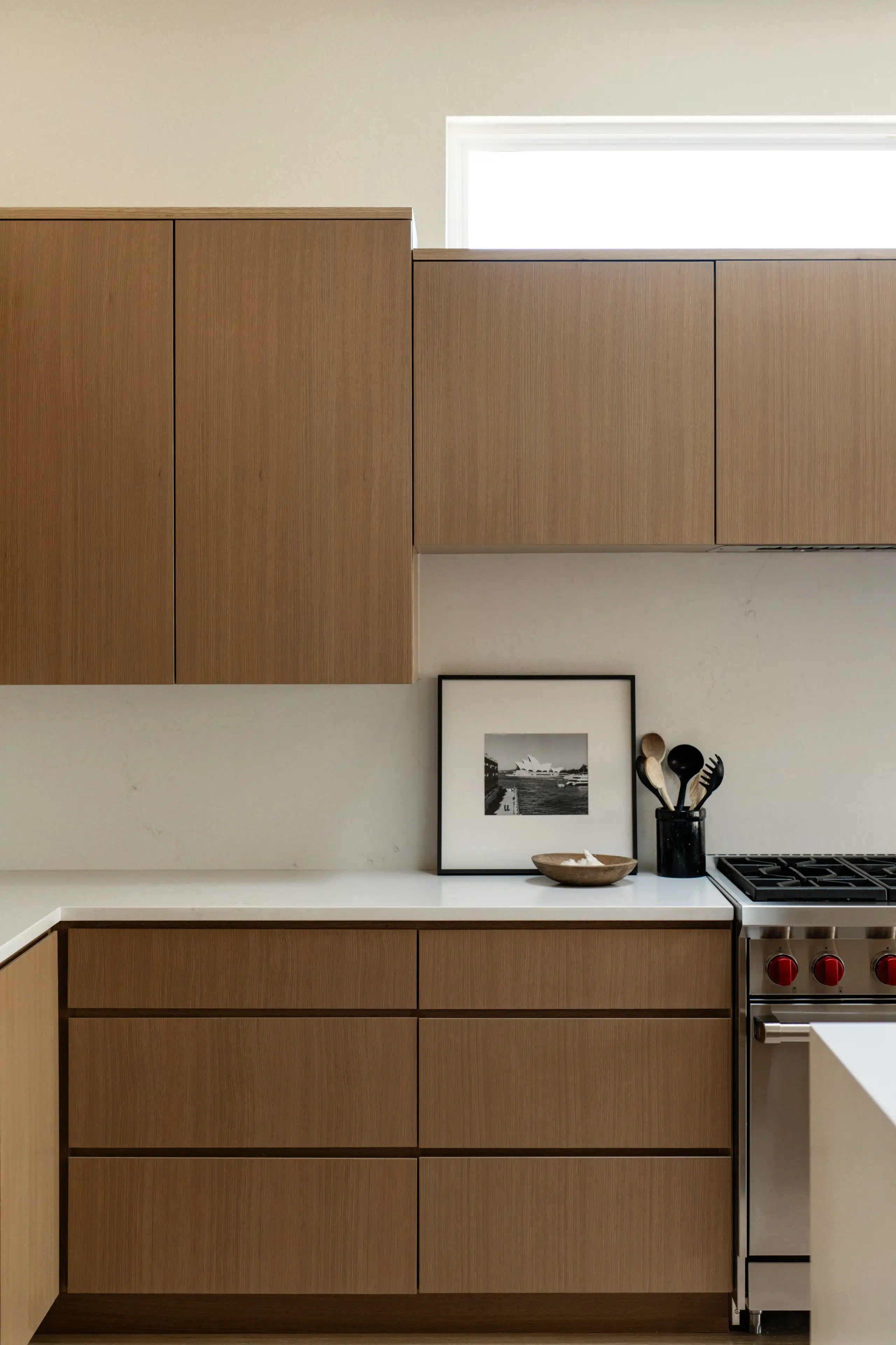white-oak-drawers-modern--scandi-kitchen-no-handles White oak flat-front kitchen drawers with no hardware—streamlined modern design with natural materials and soft movement.